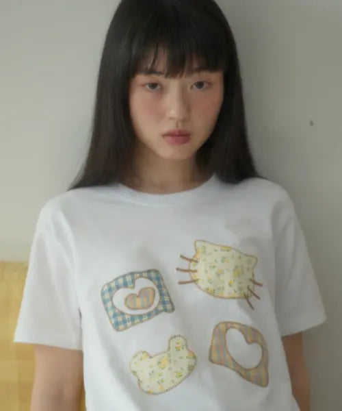 [AMBLER] Meow Bear Over fit T-Shirts AS1309 (White) / Meow Bear 아플리케 자수 반팔 티셔츠 AS1309 (화이트)
