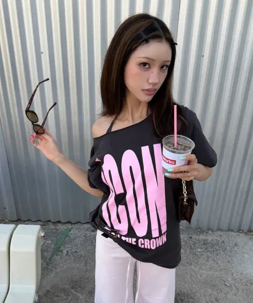 [LARTIGENT] LARTIGENT X hyejituzi QUEEN ONE-SHOULDER T-SHIRT(CHARCOAL) / QUEEN ONE-SHOULDER T-SHIRT(CHARCOAL)
