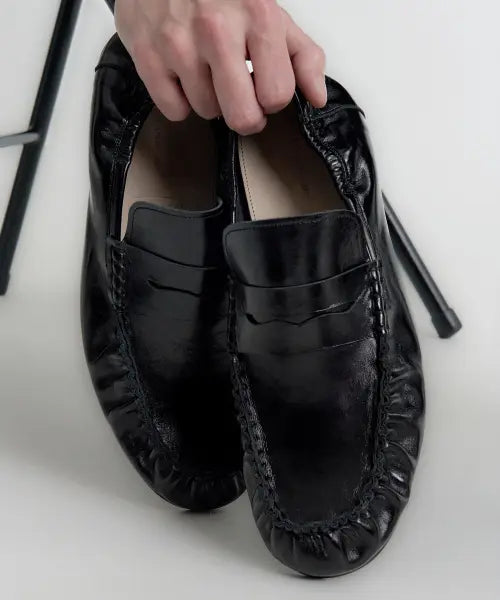 [LOSTGARDEN] UNIFORM Pleats Banding Loafer Black