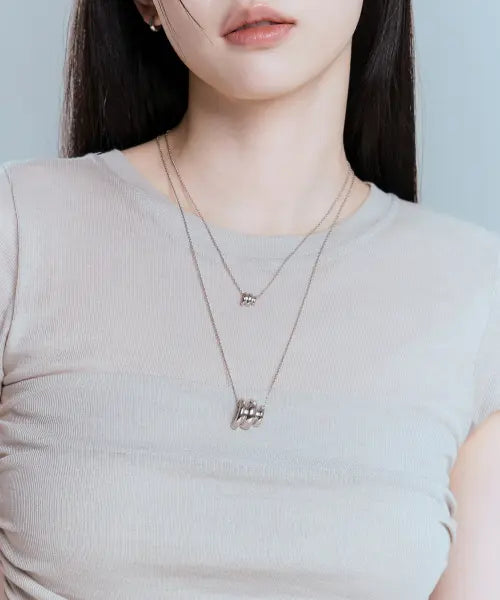 [goldndear] 14KGP Sculpted Pendant Necklace / 14KGP 스컬프트 펜던트 목걸이