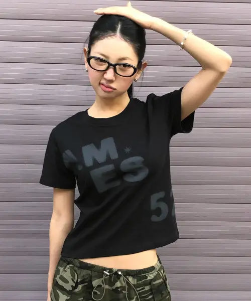 [AMES-WORLDWIDE] SPRAY 52 TYPO TEE BLACK