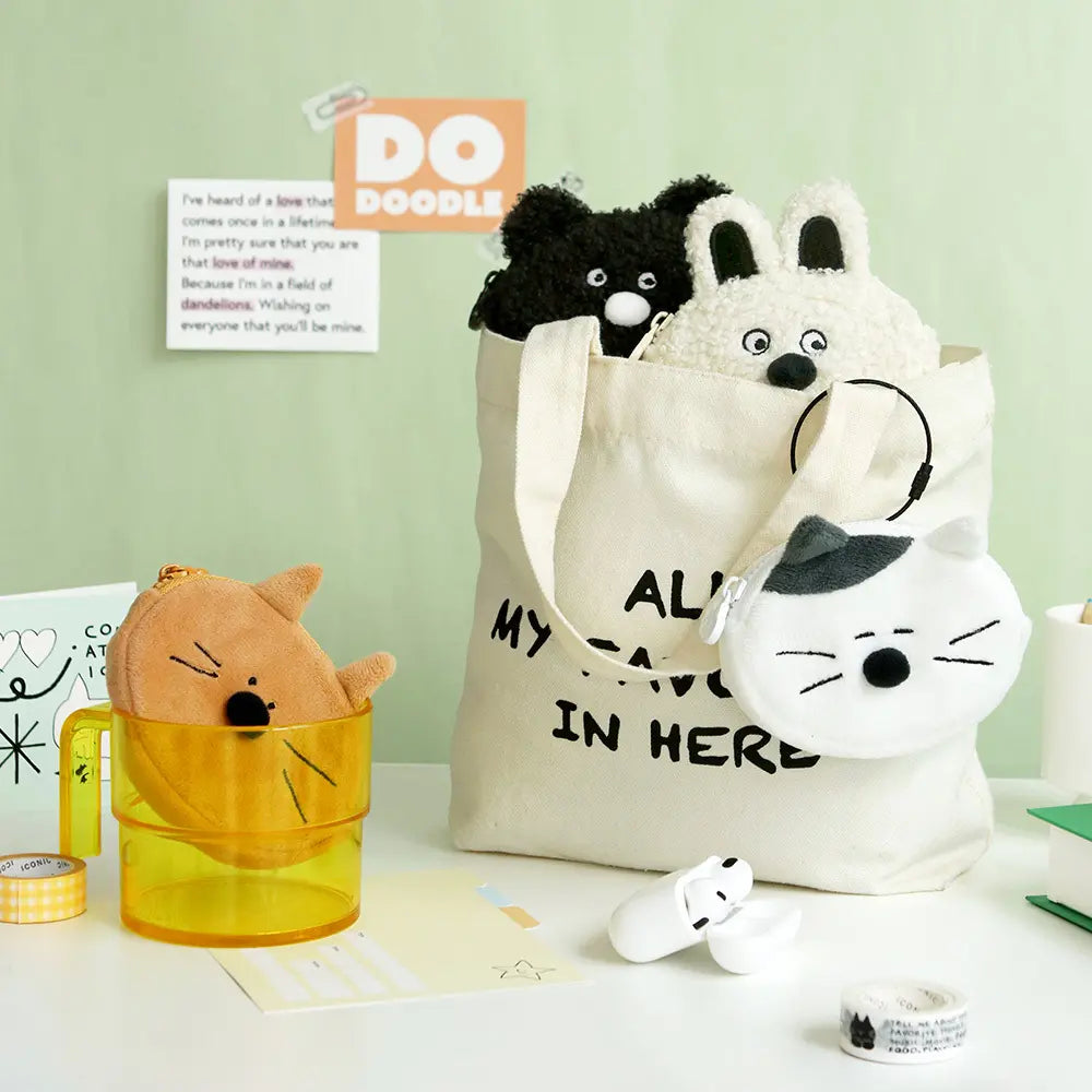 [ICONIC] Iconic Doodle Airpods Keyring Pouch / 아이코닉 두들 에어팟 키링파우치