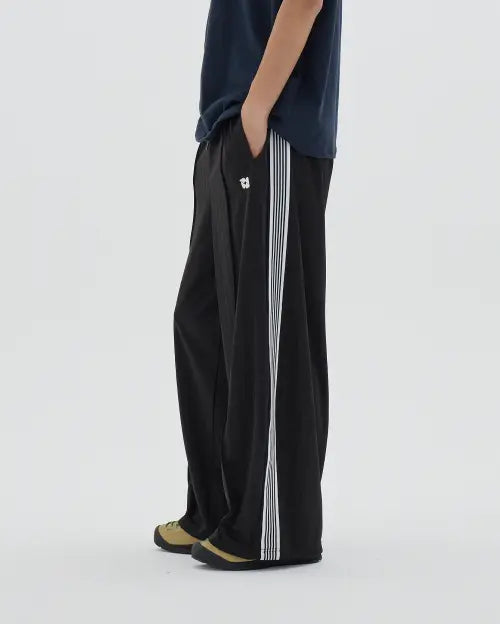 [URBANAGE] Balloon Fit Curved Line Track Pants_Black / 벌룬핏 커브드 라인 트랙 팬츠_블랙