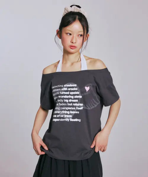 [YOUHEE] LETTERING HALTER NECK OFF-SHOULDER T-SHIRTS_CHARCOAL