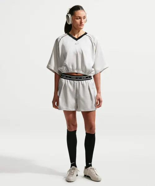 [NIKE] W NSW OFFLN WVN STN SHORT - LIGHT BONE/(BLACK) / 스포츠웨어 루즈 핏 미드라이즈 새틴 쇼츠 W - 라이트 본:블랙 / IH1329-072