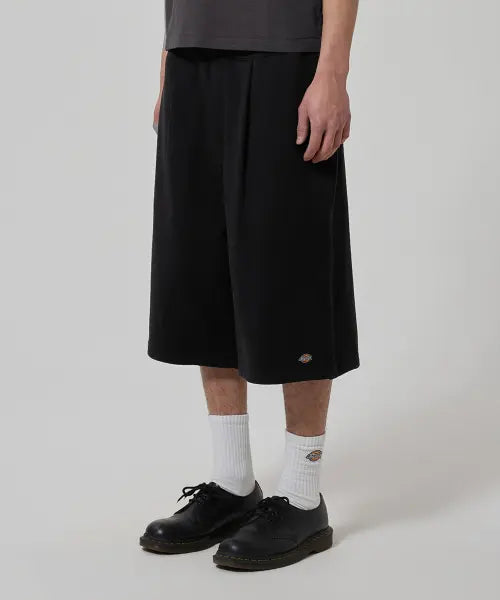 [DICKIES] Loose Fit One-Tuck Sweat Shorts Black / 루즈핏 원 턱 스웨트 쇼츠 Black