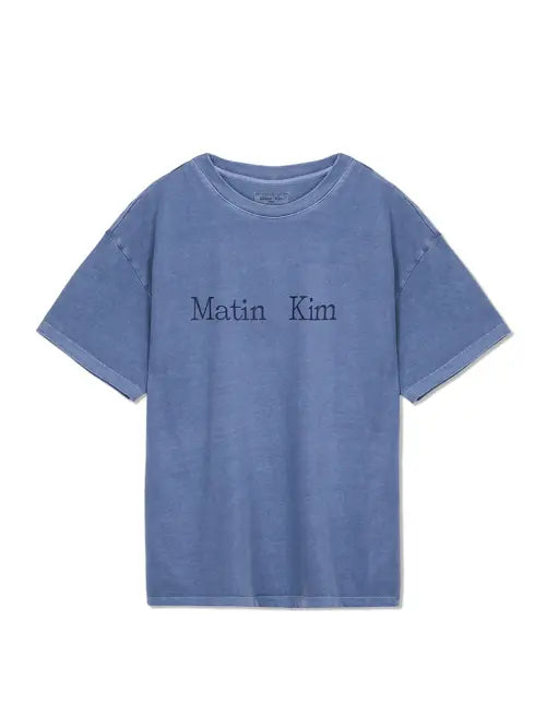 [MATIN KIM] PIGMENT LOGO TOP IN POWDER BLUE