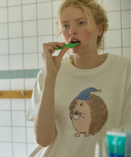 [OGGITT] (uni) Morning Coffee Hedgehog T-Shirt / (uni)모닝커피 고슴도치 티셔츠