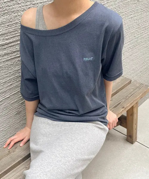 [TTUDEMENT] GRAPHIC BOAT NECK T-SHIRT NAVY / GRAPHIC BOAT NECK T-SHIRT_NAVY