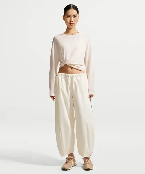[NIKE] W NK ESSNTL BARREL PANT - SAIL/BLACK/(BLACK) / 스포츠웨어 루즈 핏 미드라이즈 배럴 팬츠 W - 세일:블랙 / IU1982-133