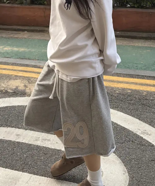 [EVERYASY] e Logo Bermuda sweatpants (Gray) / e 로고 버뮤다 스웻팬츠 (그레이)