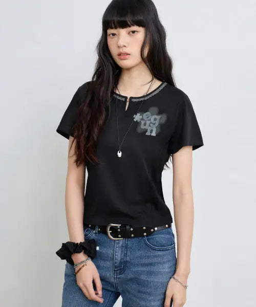 [EUGGEN] LACENECK SEMI-CROPPED SHORT SLEEVE T-SHIRT_BLACK / 레이스 넥 세미 크롭 숏슬리브 티셔츠_블랙