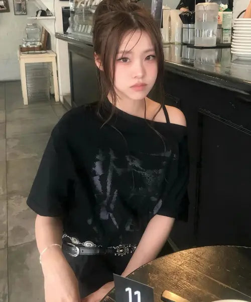 [LEATHERY] Vintage Slit One-shoulder T-Shirt [BLACK] / 빈티지 슬릿 원숄더 반팔 티셔츠 [BLACK]