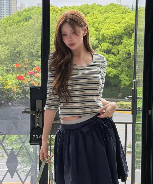 [ROEM] ROEM X Eun Chae Stripe Scoop Neck T-shirt / [로엠X은채] 스트라이프 스쿱넥 티셔츠 RMHWG26YT3