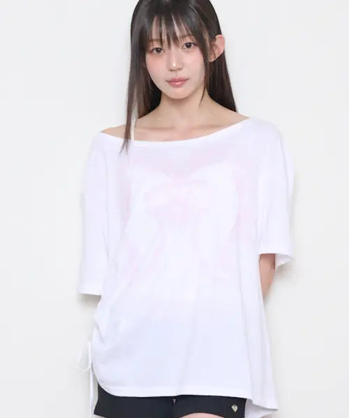 [ILLIGO] SAESO ANGEL OFF SHOULDER T-SHIRT WHITE / 새소 엔젤 오프숄더 티셔츠 화이트