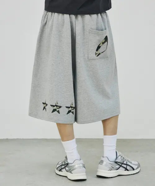 [SCALLYWAG] Back Camo Star Bermuda Sweat Shorts [Gray] / 백 카모 스타 버뮤다 스웨트 쇼츠[그레이]