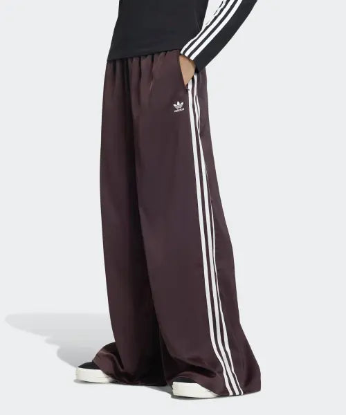 [ADIDAS] SATIN TP WL         SHABRN/OWHITE / 새틴 와이드 레그 트랙 팬츠 - 쉐도우브라운:화이트 / KQ6545