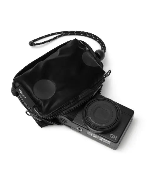 [SWEETCH] CAMERA POUCH 001 Glossy Black Polka Dot