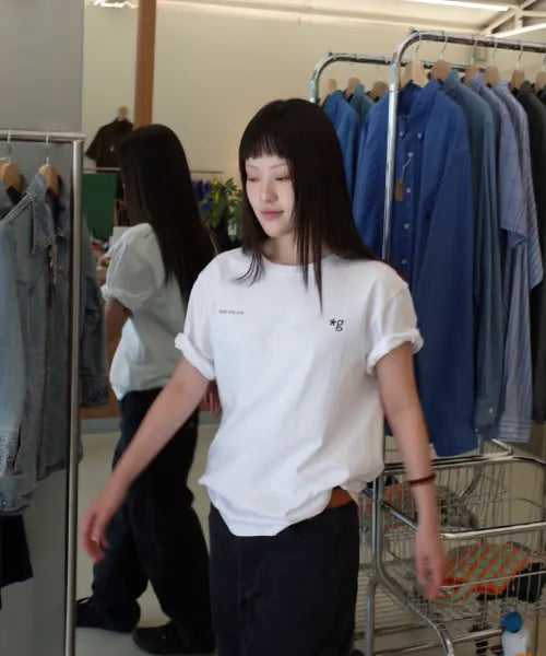 [GRUNDEN] Small Logo T-Shirt (White) / SMALL LOGO T-SHIRT (WHITE)_G26BUJTS05
