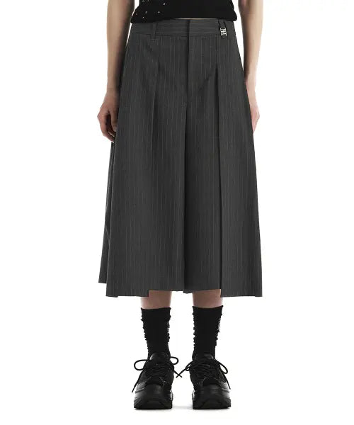 [TREEMINGBIRD] Stripe Tuck Bermuda Set-Up Shorts [ Charcoal ]