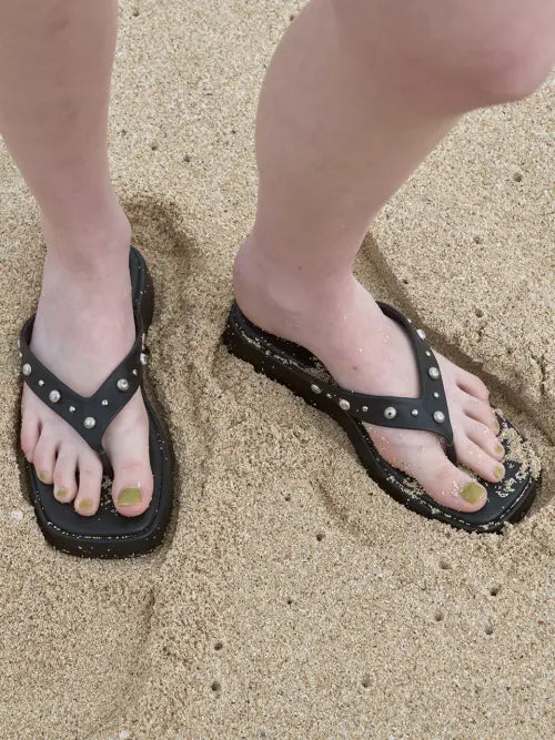 [KIJUN] Studded Flip-Flop Black