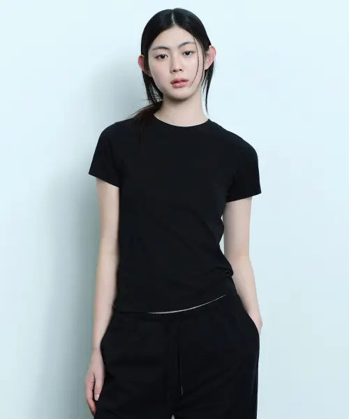 [MUSINSA STANDARD WOMAN] Women's Slim Fit Crew Neck T-Shirt [Black] / [UV 프로텍션] 우먼즈 슬림 크루 넥 티셔츠 [블랙]
