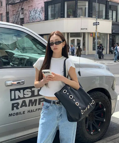[HEEARI] Haze Eyelet Leather Big Bag / [효인X히어리]헤이즈 아일렛 레더 빅 백_블랙