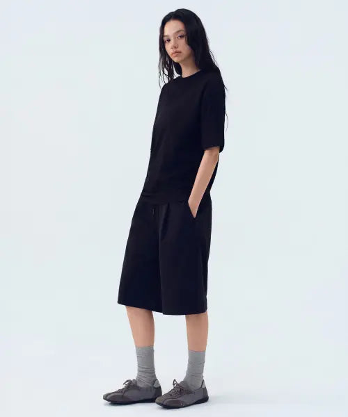 [MUSINSA STANDARD WOMAN] Coolstandard Women's One-Tuck Bermuda Sweatpants [Black] / [쿨탠다드] 우먼즈 원 턱 버뮤다 스웨트 팬츠 [블랙]