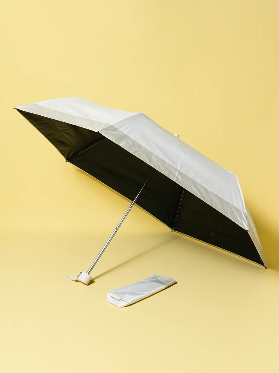 [DAISO] Two-tone Blackout Folding Umbrella 50cm / [UV 최대 99% 차단] 투톤 암막 3단 우양산 6K 50 cm
