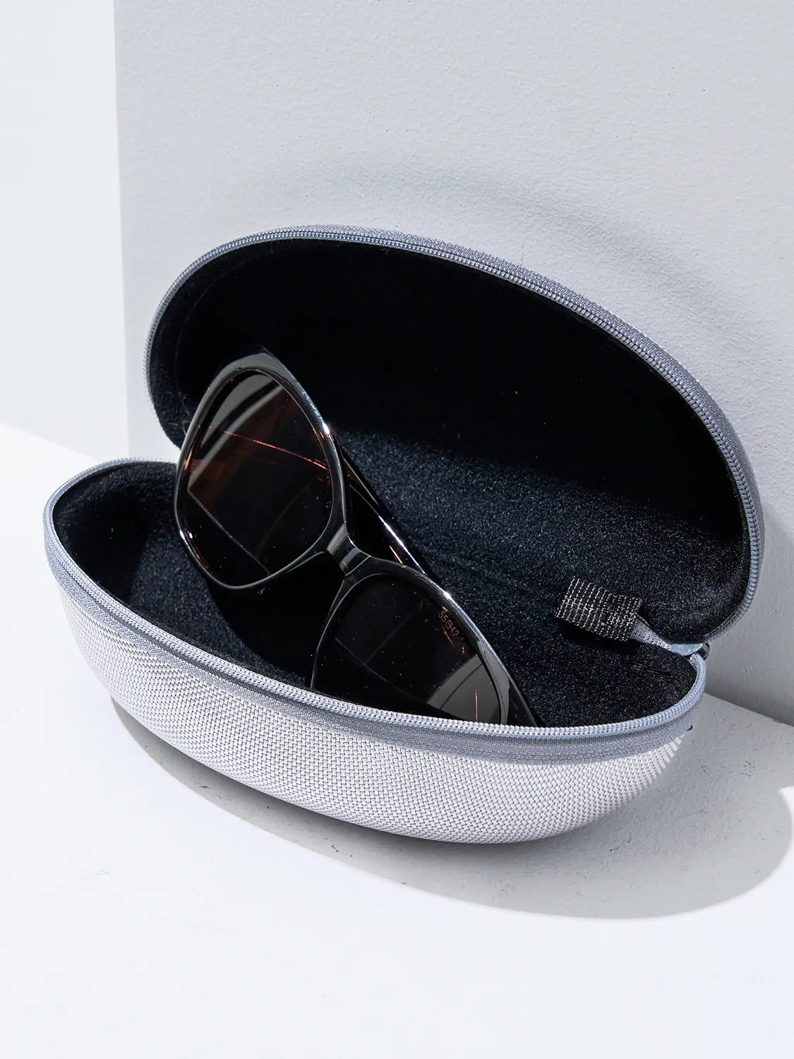 [DAISO] Zipper Sunglass Hard Case - Silver / 지퍼 선글라스 하드 케이스 실버