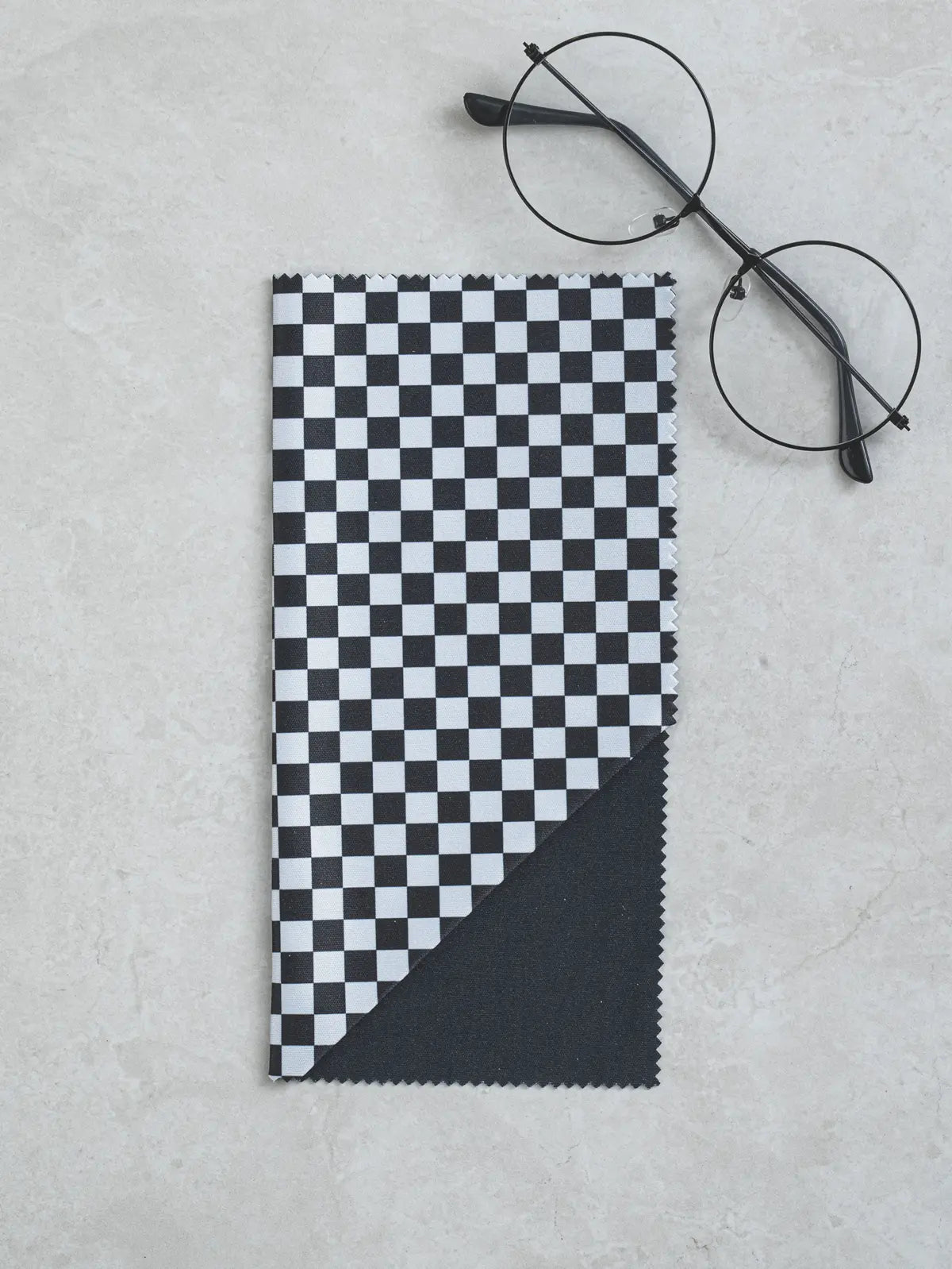 [DAISO] Microfiber Double-Sided Glasses Cleaning Cloth - Black Check / 초극세사 양면 안경닦이 블랙체크