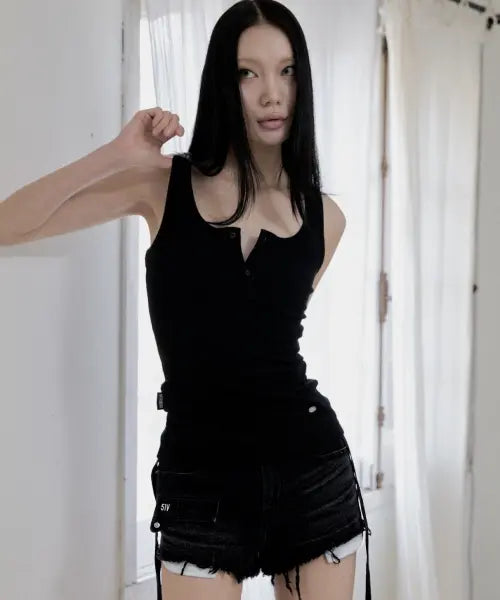 [511VISION] PURE BUTTON SLEEVELESS , BLACK
