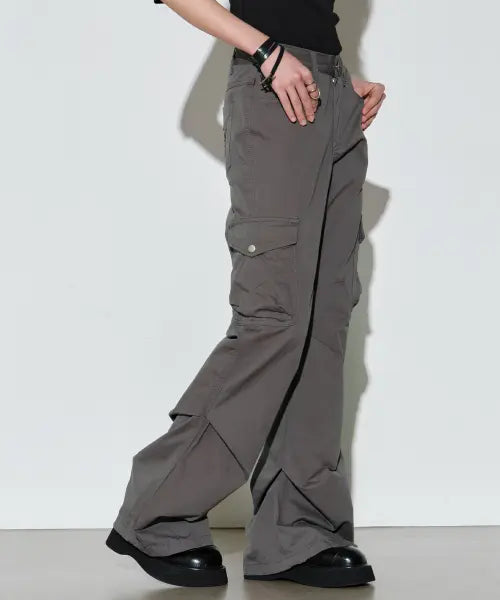 [HELENE PARIS] Flowing Pleats Pigment Bootcut Pants [Gray] / 플로잉 플리츠 피그먼트 부츠컷 팬츠 [그레이]