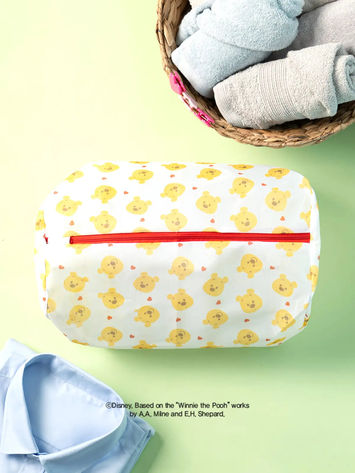 [DAISO] Disney Winnie the Pooh Cylindrical Single-Layer Laundry Bag (23x33cm) / 디즈니_위니더푸_원통형홑겹세탁망(23x33cm)