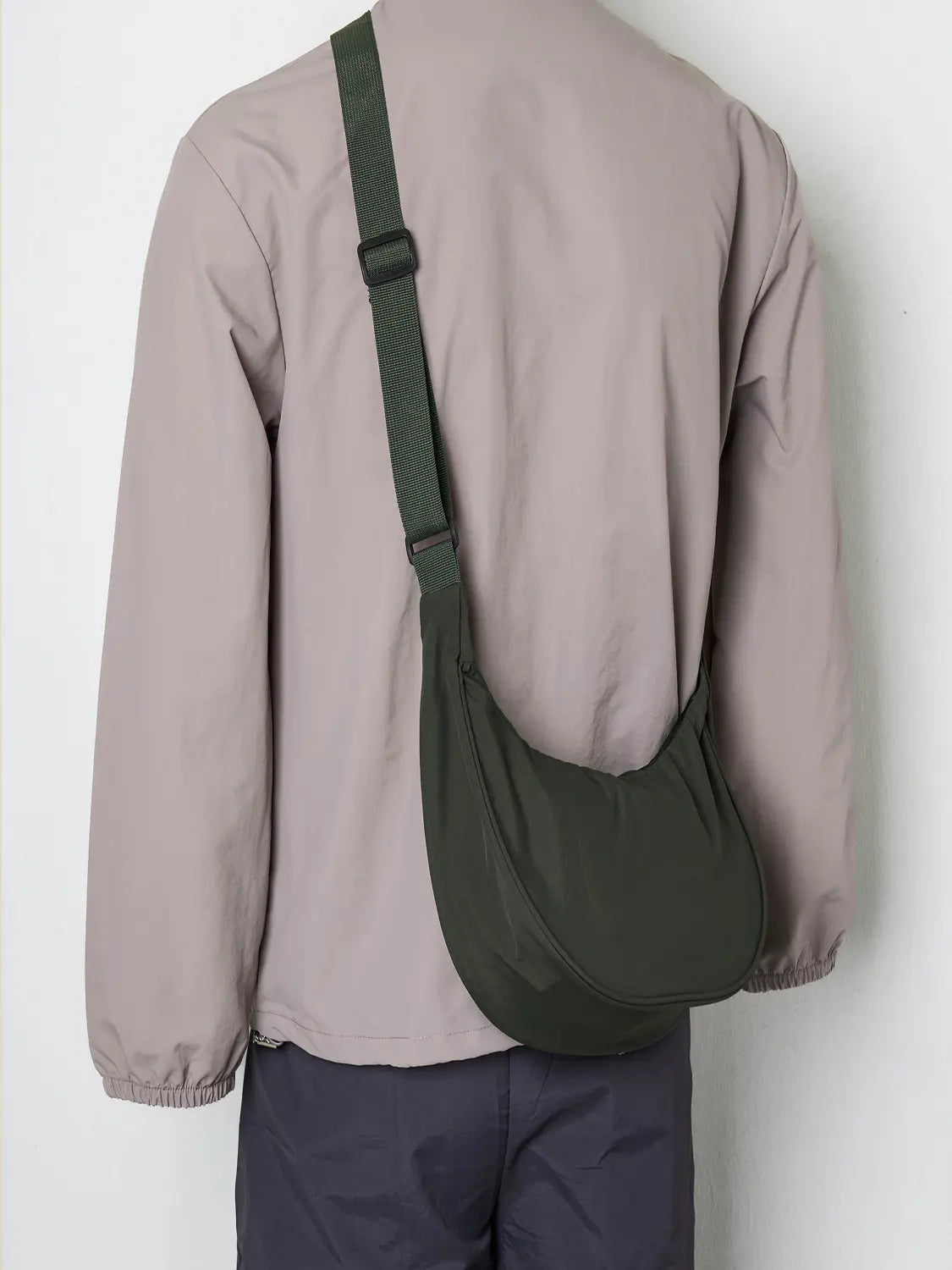 [DAISO] Nylon Half Moon Crossbody Bag Khaki / 나일론 반달 크로스 바디백 카키