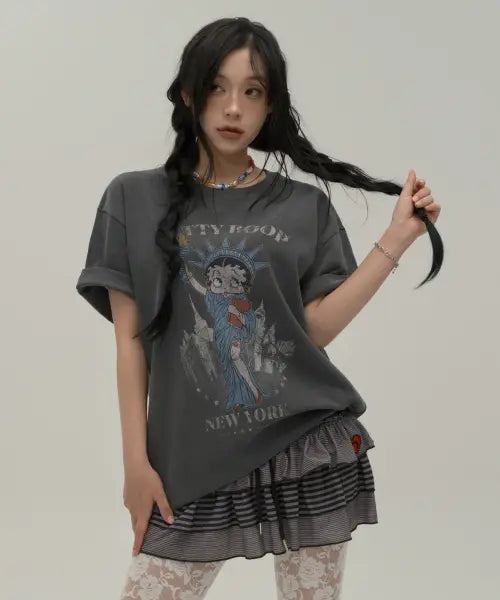 [CNVS] BETTY BOOP IN NEW YORK Oversized T-Shirt_Charcoal / 베티붑 인 뉴욕 오버핏 반팔 티셔츠_차콜