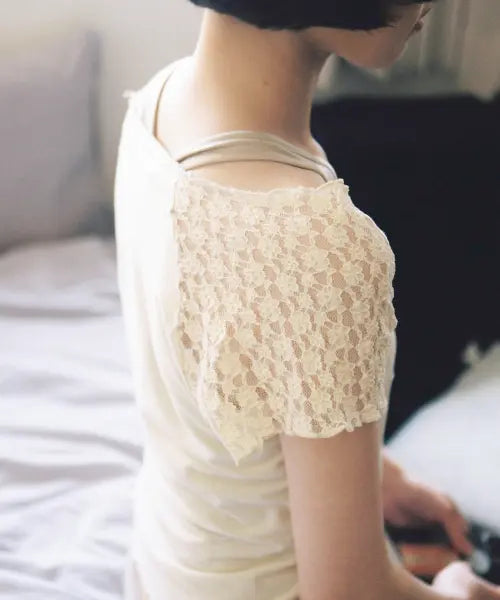 [MORINGA] Lace V Neck Top Ivory