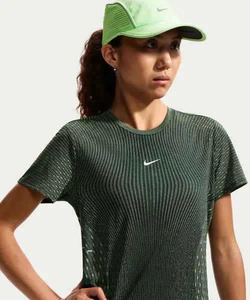 [NIKE] W NK AF SWIFT TOP SS - BLACK/LT GREEN SPARK/(REFLECTIVE SILV) / 스위프트 에어로 핏 반소매 러닝 탑 W - 블랙:라이트 그린 스파크 / IH8115-014