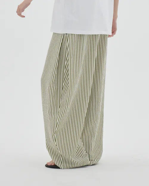 [URBANAGE] Balloon Fit Curved Stripe Pintuck Banding Pants_Khaki / 벌룬핏 커브드 스트라이프 핀턱 밴딩 팬츠_카키