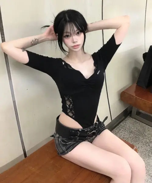 [ETRE AU SOMMET] Bust Line Lace Bodysuit (Black)