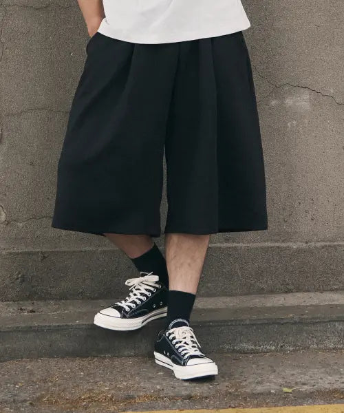 [BUCKLE DOWN] Comfort One - Tuck Long Bermuda Sweat Pants (BLACK) / 컴포트 원턱 롱 와이드 버뮤다 스웻 팬츠 (BLACK)