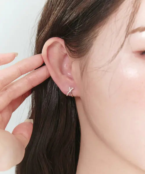 [goldndear] 14KGF Stitch Cubic Cross Earrings / 14KGF 스티치 큐빅 크로스 귀걸이