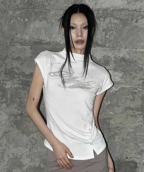 [AS YOU ARE] KITSCH SNAP HALF-NECK T-SHIRT WHITE / 키치 스냅 하프넥 티셔츠 화이트