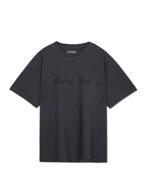 [MATIN KIM] PIGMENT LOGO TOP IN DARK GREY