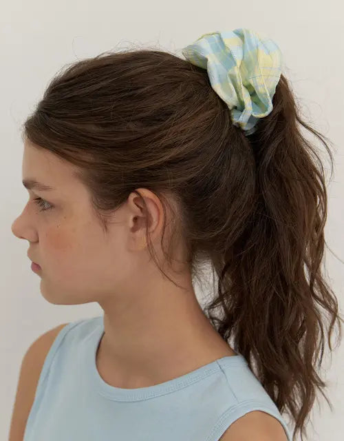 [KINDABABY] vintage check plaid scrunchie - sky sorbet