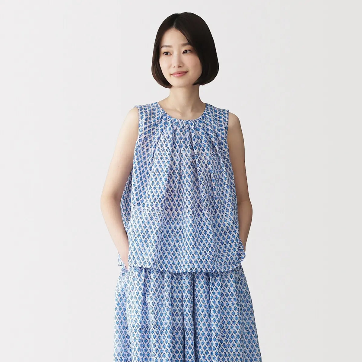 [MUJI] Block Print Sleeveless Blouse / 블록 프린트 슬리브리스 블라우스