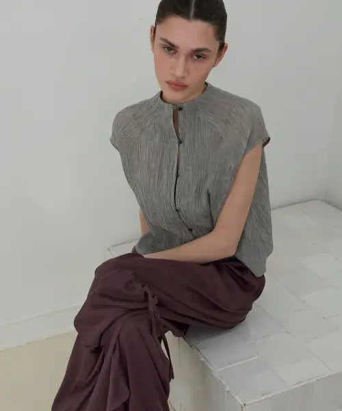 [LMOOD WOMEN] Pleated open blouse vintage gray / 플리츠 오픈 블라우스 빈티지 그레이