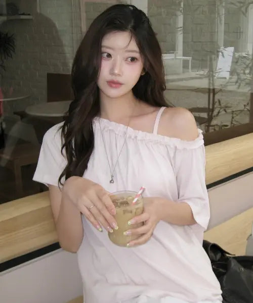 [LETTER FROM MOON] Sov Frill One-Shoulder Short-Sleeve T-Shirt (Baby Pink) / 소브 프릴 원숄더 반팔 티셔츠 ( 베이비핑크 )