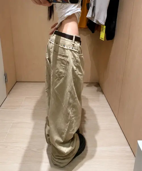 [NOISE] STUDDED CURVED COTTON PANTS - BEIGE / 스터드 커브드 코튼 팬츠 - 베이지