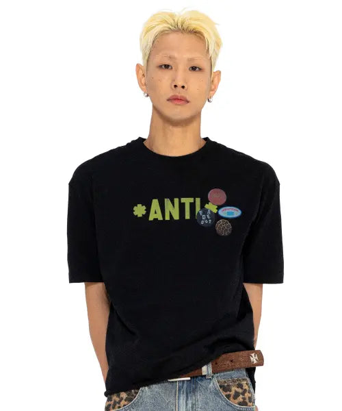 [XTONZ] XF010 Anti Pin Badge T-Shirt (Black) / XF010 안티 핀 뱃지 티셔츠 (BLACK)